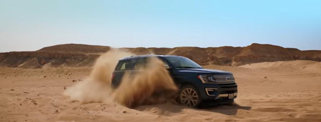 شكله عايش بالسيارة