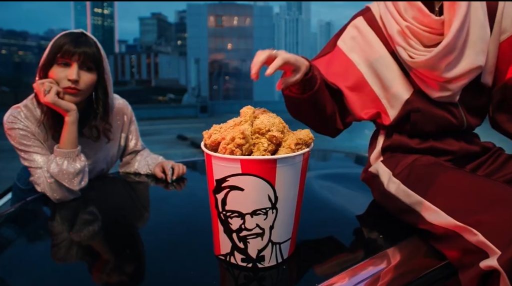 باكت واحد يجمعنا