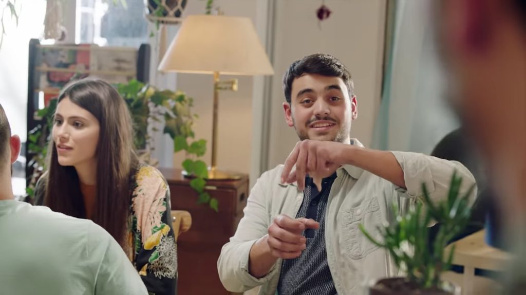 الأكل مغنى مع بيبسي