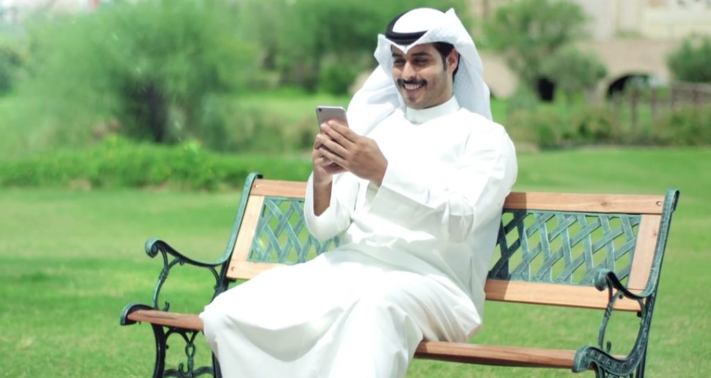 غير عالمك