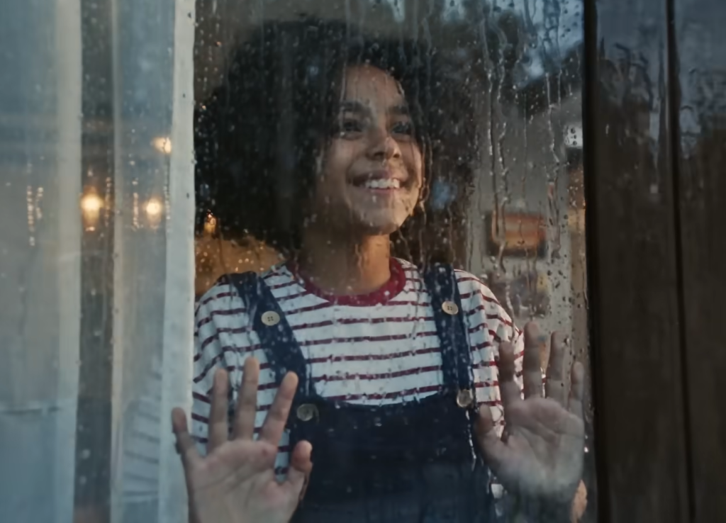 ضحكتك بالدنيا