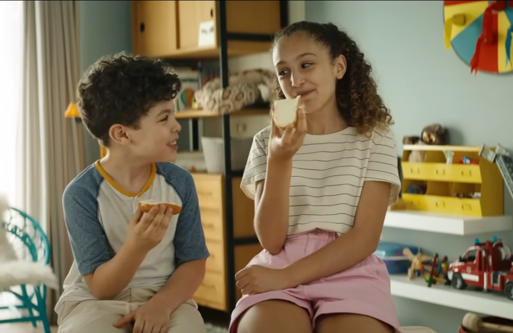 ضحكتك بالدنيا