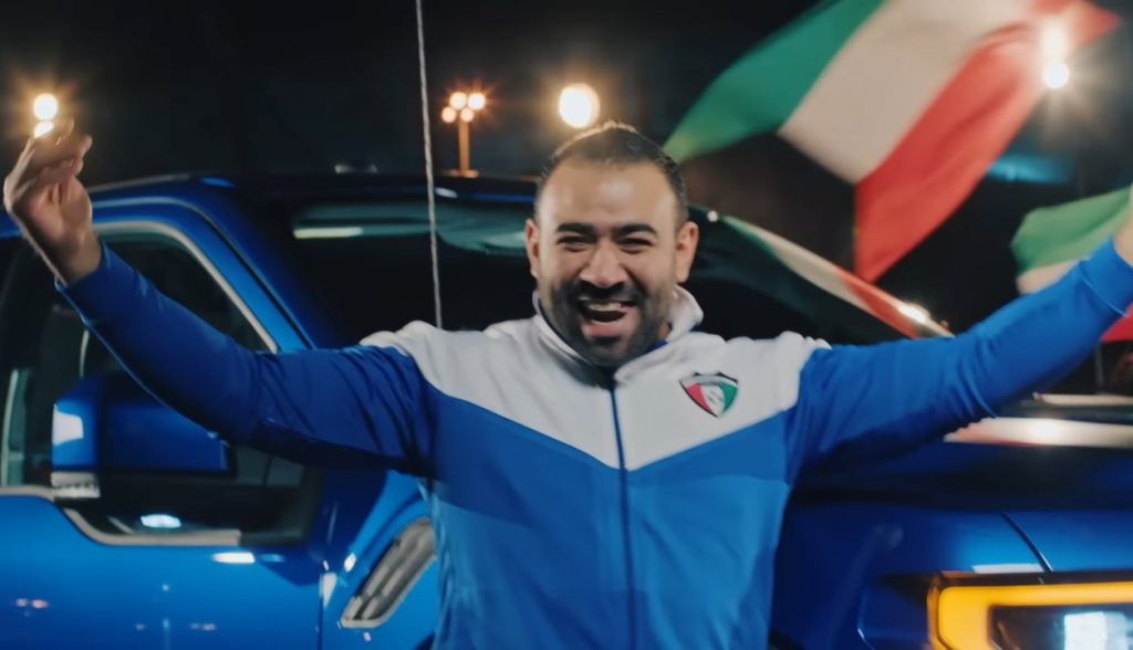 أزرق الى أبعد مدى