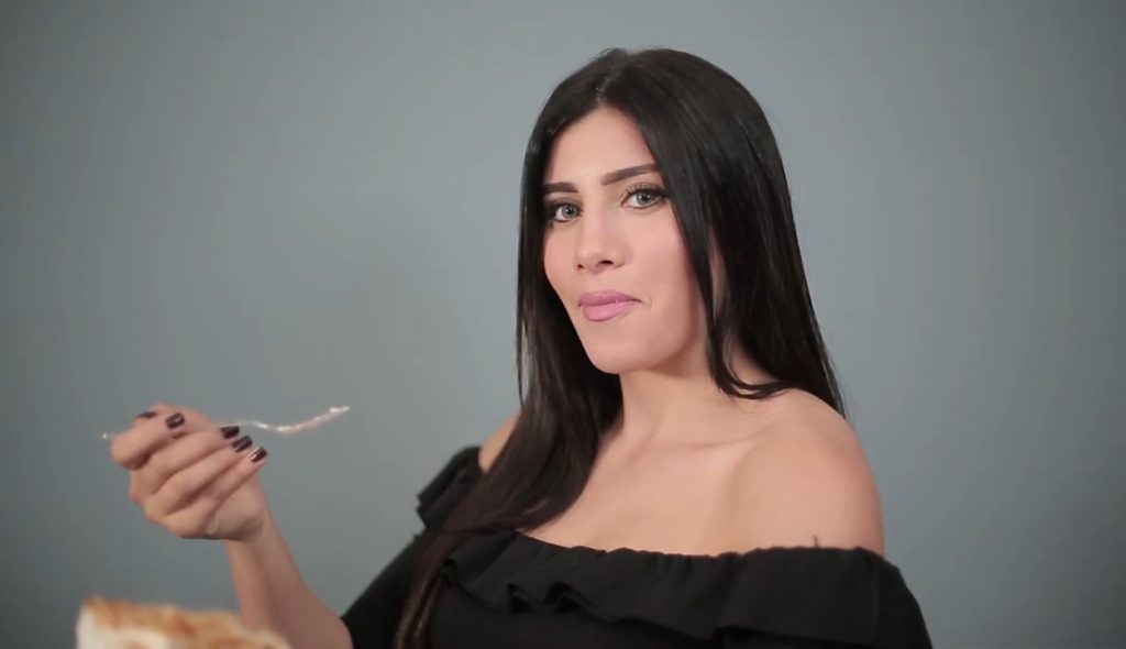 بتكمل الحلو